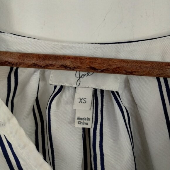 Joie 100% Silk V Neck Blouse Size XS Striped White Black Classic Workcore - Picture 5 of 11